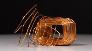 Elektrik transformatörünün bakır akımı. Bakır, cuprum - kimyasal element, demir olmayan metal