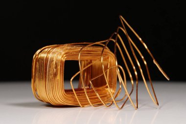 Elektrik transformatöründen bakır sarma. Bakır, cuprum - kimyasal element, demir olmayan metal