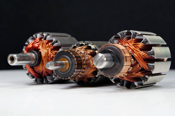 Три ротора электродвигателей с медными катушками от небольшого бытового прибора, от ударных массажеров и погружного кухонного блендера