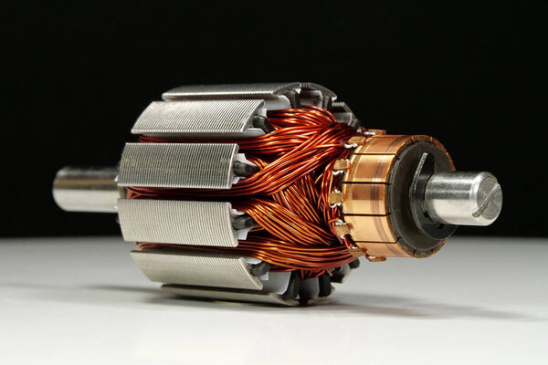 Ротор электродвигателя с медными катушками из небольшого бытового прибора 2