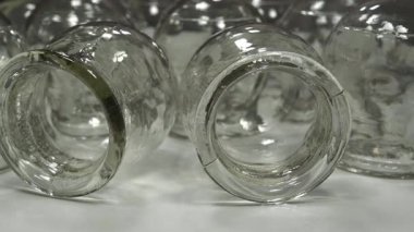 Tıbbi amaçlar için cam bardaklar, rehabilitasyon, artan kan akışı, lenfatik drenaj, sırt tedavisi. Halk dilinde kullanılan alternatif ilaçlar masaj ve vakum terapisi.