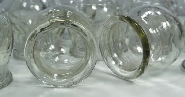 Tıbbi amaçlar için cam bardaklar, rehabilitasyon, artan kan akışı, lenfatik drenaj, sırt tedavisi. Halk dilinde kullanılan alternatif ilaçlar masaj ve vakum terapisi.