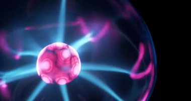 İçinde soy gaz bulunan plazma küresi ve iç küreden dış küreye kadar uzanan lifler. Elektromanyetik etkileşimler plazma küresindeki parıldayan liflerden sorumludur. Aynı zamanda iyonlaştırıcı olarak çalışıyor.