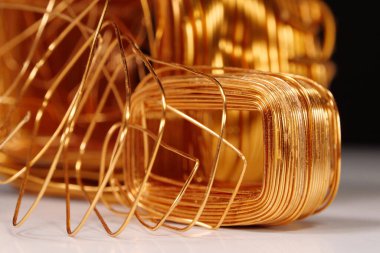 Elektrik akımı transformatörlerinin bakır sarmalı. Bakır, cuprum - kimyasal element, demir olmayan metal