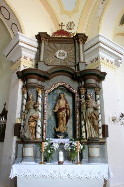 Hırvatistan 'ın Durdiç kentindeki Aziz George kilisesinde Meryem Ana' nın sunağı