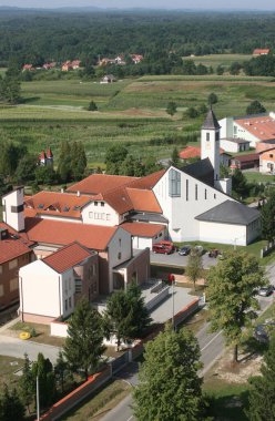 Hırvatistan 'ın Lasinja kentindeki Aziz Anthony Kilisesi ve İsa' nın Kalbinin Kızları Manastırı