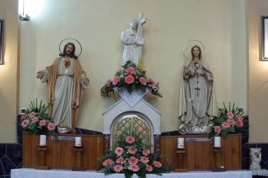 Aziz Niklas Taveliç 'in sunağı Kravarsko Hırvatistan' daki Kutsal Haçın Yüceltilmesi kilisesinde