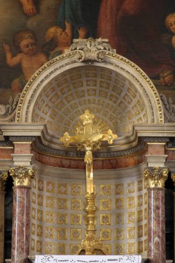 Hırvatistan 'ın Karlovac kentindeki Kutsal Üçlü Kilisesi' nin ana mihrabına geç