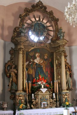 Hırvatistan 'ın Karlovac kentindeki Kutsal Üç Kral kilisesinin ana mihrabı.