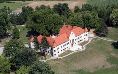 Luznica Şatosu, Aziz Vincent de Paul Rahibeleri Manastırı, Hırvatistan