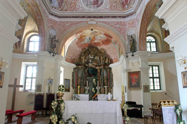Ołtarz Główny Kościele Parafialnym Matki Bożej Bolesnej Karyntii Krizevci Chorwacja — Zdjęcie stockowe