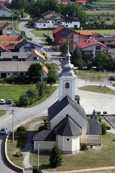 Ενοριακός Ναός Αγίου Μαρτίνου Στο Χρνέτικ Κάρλοβατς Κροατία — Φωτογραφία Αρχείου