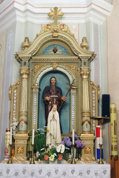 Вівтар Святого Антонія Парафіяльній Церкві Святого Франциска Ксавера Сварці Карловац — стокове фото