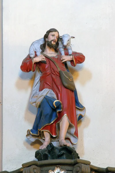 耶稣是个好牧人 是克罗地亚库蒂娜白雪公主教区教堂里的雕像 — 图库照片