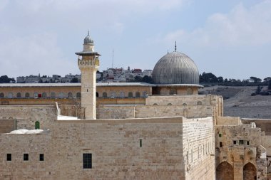El Aksa Camii, İsrail 'in Kudüs kentindeki Tapınak Dağı' nda bulunan kutsal bir yer.
