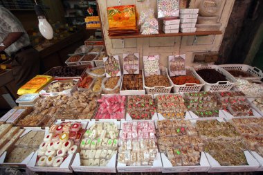 İsrail, Kudüs 'teki Müslüman Mahallesi' ndeki şekerci dükkanında.