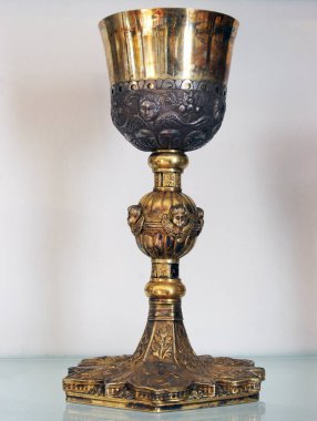 Altın Kadeh, Hırvatistan 'ın Korcula adasındaki Aziz Mark Kilisesi' nde başrahibin hazinesi.