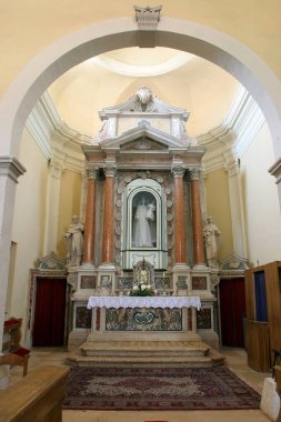 Hırvatistan 'ın Kanfanar kentindeki St. Sylvester Papa kilisesinde Meryem Ana' nın sunağı.