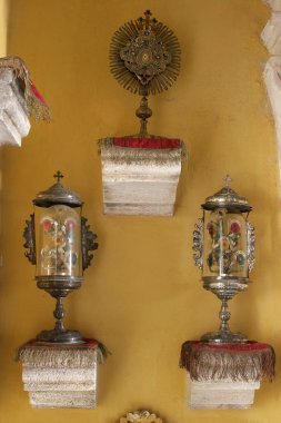 Hırvatistan 'ın Korcula kentindeki Korcula adasındaki Aziz Mark Kilisesinde din ve başrahibin hazinesi