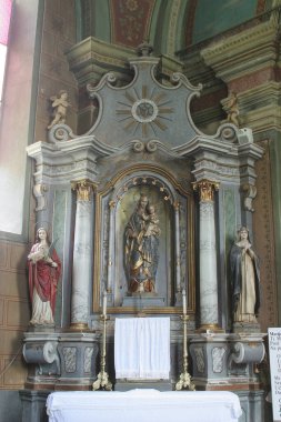 Hırvatistan 'ın Lipnik kentindeki Aziz Elijah kilisesinde Meryem Ana' nın sunağı