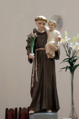 Padualı Aziz Anthony, Hırvatistan 'ın Kapela kentindeki Aziz Mary Magdalene kilisesinin yüksek sunağında heykel