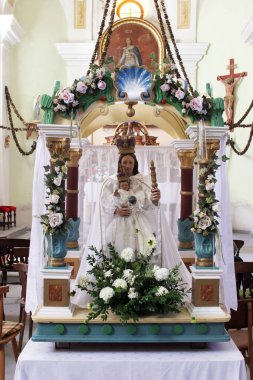 Bebek İsa ile Bakire Meryem, Hırvatistan 'ın Kostel kentindeki Aziz Emeric Kilisesi' nde heykel