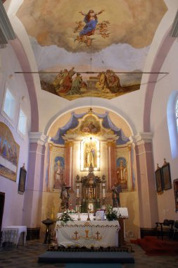 Hırvatistan 'ın Kupinec kentinde Bakire Meryem' in Varsayımı Kilisesi 'nin ana mihrabı