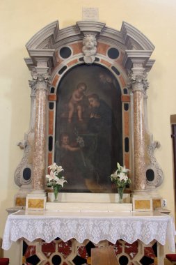 Hırvatistan 'ın Kanfanar kentindeki St. Sylvester Papa kilisesinde Padua' lı Aziz Anthony sunağı