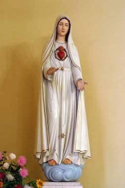 Meryem 'in Temiz Kalbi, Hırvatistan' ın Zagreb kentindeki Aziz Nicholas Taveliç kilisesinde heykel