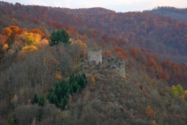 Gvozdansko kalesi, Hırvatistan 'ın Gvozdansko kentinde 15. yüzyılda Zrinski ailesinin bir Hırvat asilzadesi tarafından inşa edildi.