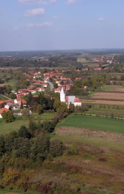 Aziz George Kilisesi ve Hırvatistan 'ın Kaniska Iva kentindeki Meryem' in Günahsız Kalbi