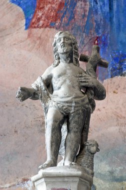 Yüce İsa, Hırvatistan 'ın Marija Gorica kentinde Meryem Ana' nın Ziyareti Kilisesi 'nin sunağında heykel.