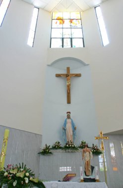 Hırvatistan 'ın Lasinja kentindeki Padua Kilisesi' nin ana mihrabı.