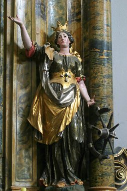 Hırvatistan 'ın Kotari kentindeki Aziz Leonard Kilisesi' ndeki Aziz Mary sunağında İskenderiyeli Aziz Catherine 'in heykeli.