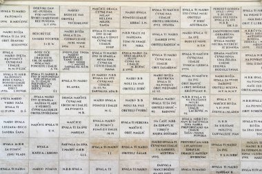 Hırvatistan 'ın Marija Bistrica kentinde Meryem Ana' nın Bazilika Varsayımında adak tabletleri