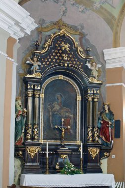 Hırvatistan 'ın başkenti Zagreb' deki Assisi 'li St. Clare Kilisesi' ndeki Kederli Hanımefendimizin sunağı.