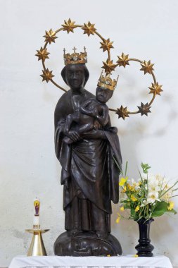 Marija Bistrica Leydimiz, Hırvatistan 'ın Komarevo kentindeki İskenderiyeli Aziz Catherine kilisesinde heykel.