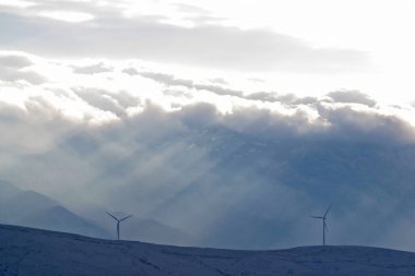 Hırvatistan 'ın Pag adasında elektrik üretimine yönelik rüzgar değirmenleri