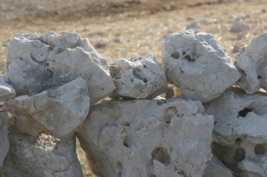 Hırvatistan 'ın Pag adasında alçıpan inşaatı