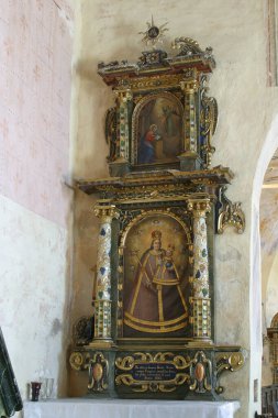 Hırvatistan 'ın Vugrovec kentindeki Aziz Michael Kilisesi' nde Kutsal Bakire Meryem sunağı