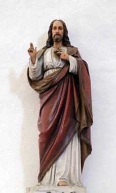 Hırvatistan 'ın Sveti Martin kapsülü Okicem' deki Aziz Martin Kilisesinde İsa 'nın Kutsal Kalbi Heykeli