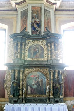 Padua 'lı Aziz Anthony' nin sunağı Ludina 'daki Aziz Mikail Kilisesi' nde