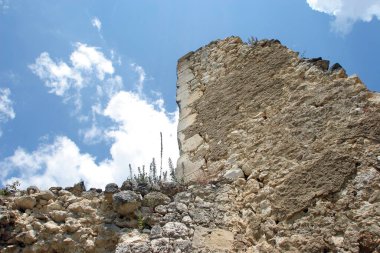 Zrin Kalesi, Hırvatistan 'ın Zrinska Gora kentinin yamaçlarında yer alan bir ortaçağ kalesi.