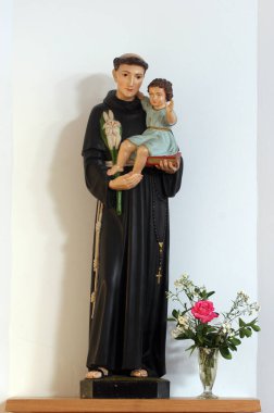 Padua 'lı Aziz Anthony ve bebek İsa, Galdovo, Sisak, Hırvatistan' daki Aziz Joseph Kilisesi 'nde heykel