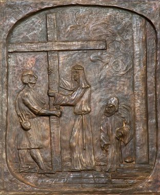 2. Haç İstasyonları, İsa 'ya haçı verildi, Hırvatistan' ın Petrinja kentindeki Aziz Lawrence Kilisesi.