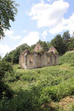 Hırvatistan 'ın Zrinska Gora kentinin yamaçlarında yer alan bir ortaçağ Fransisken manastırının kalıntıları