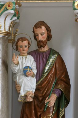 Aziz Yusuf ve çocuk İsa, Hırvatistan 'ın Svilaj kentinde Meryem adına kilise mihrabında heykel