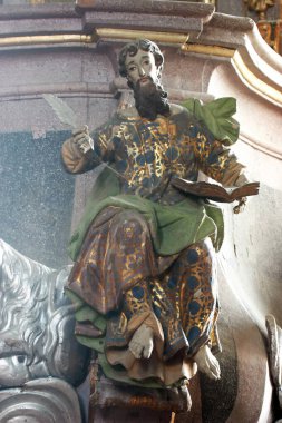 Evangelist Aziz Mark, Ludina Hırvatistan 'daki Aziz Mikail Kilisesi' nin kürsüsünde heykel.