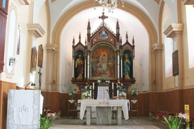 Hırvatistan 'ın Tomasica kentindeki Aziz Thomas kilisesinin ana mihrabı.