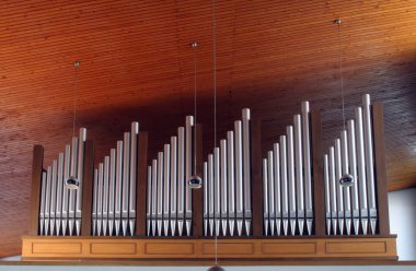 Hırvatistan 'ın Karlovac kentindeki Ulusal Aziz Yusuf Tapınağı' nda Organ